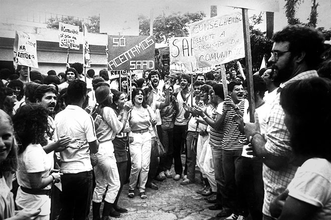 Foto de manifestação por eleição para reitor da Unesp, nos anos 1980