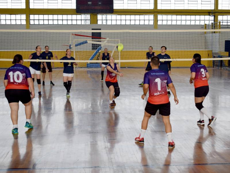 foto da final do vôlei de quadra misto do Interserv 2023/2024