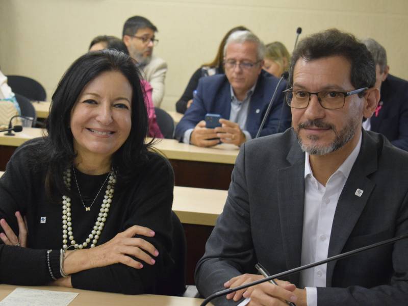 foto da reitora eleita Maysa Furlan e do vice-reitor eleito Cesar Martins