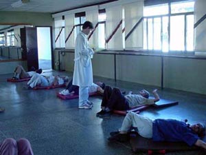 Exercícios - usuários do serviço são sempre acompanhados pelo médico residente